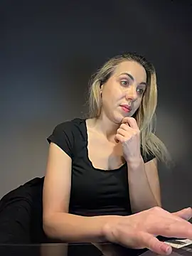 ElenaWhitmore online show from March 5, 10:38 pm