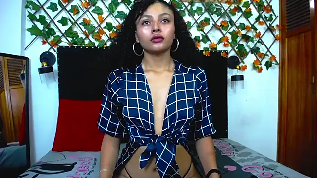 vsamanthaper1 online show from March 30, 7:35 pm