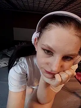 LissieDemons online show from February 4, 1:14 pm