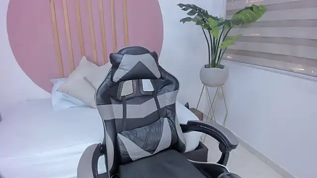 dafne arias online show from February 10, 12:19 pm