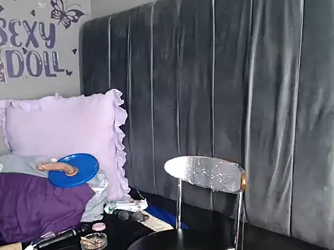 Sexy Doll xXx online show from April 3, 7:45 pm