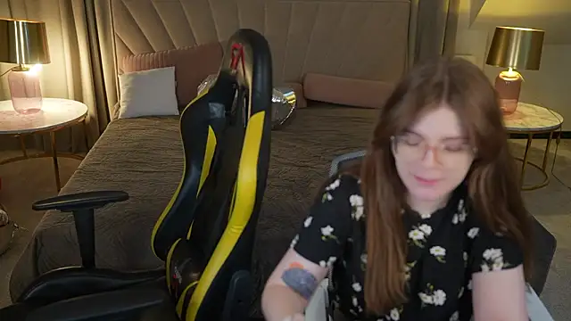 Orly flame online show from March 26, 11:45 am