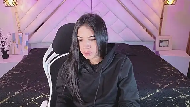 zoevg online show from March 28, 12:59 pm