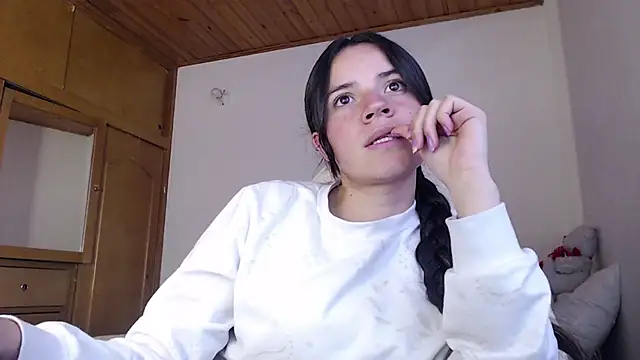 Shanel Lozano online show from March 18, 9:20 pm