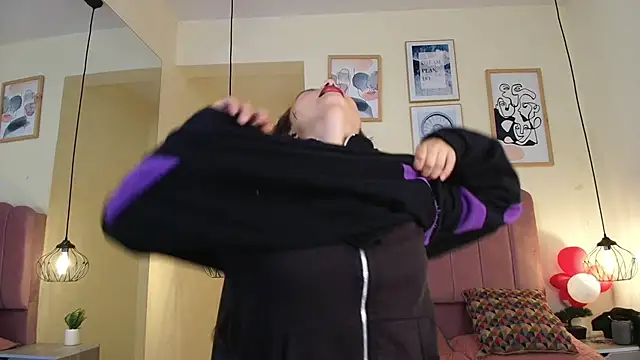 Hanabie  online show from April 29, 4:05 am