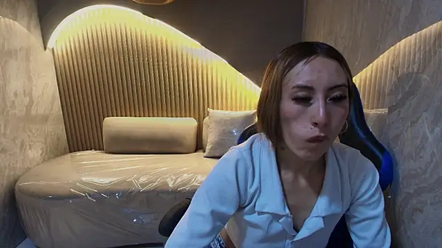 katalina r  online show from April 6, 7:48 pm