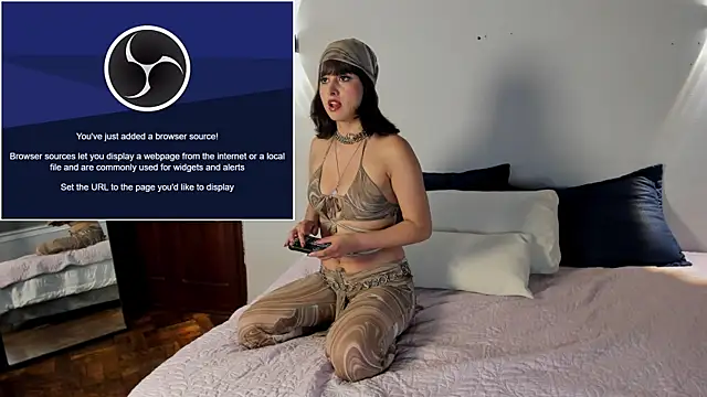 Lara reynolds  online show from June 3, 9:20 pm