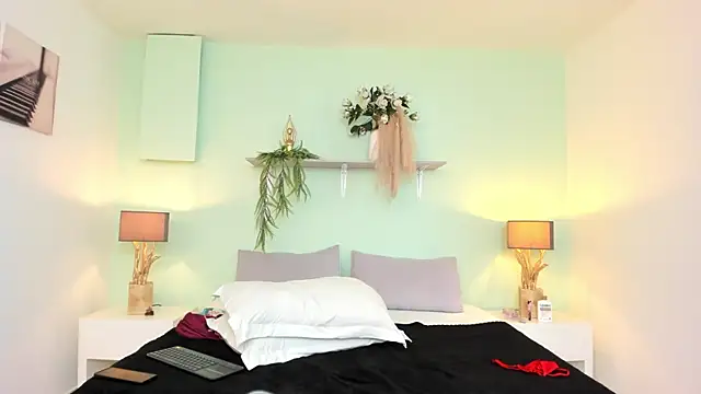 SalomeSaez online show from March 30, 8:47 am