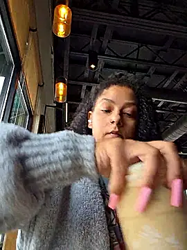 tastesosweet online show from April 10, 5:30 pm