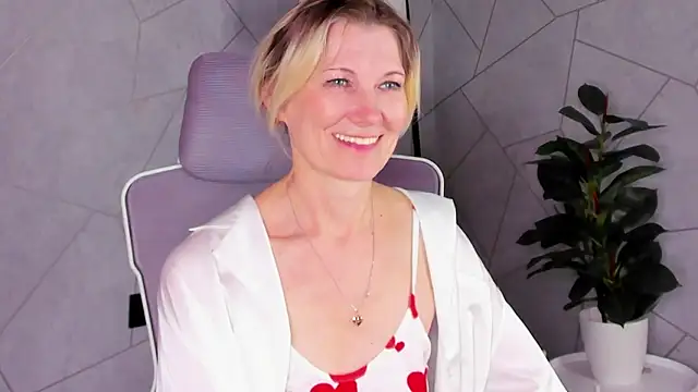 Julie Lucas online show from March 20, 5:56 am