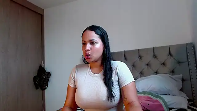 celeneortii online show from April 12, 9:06 pm