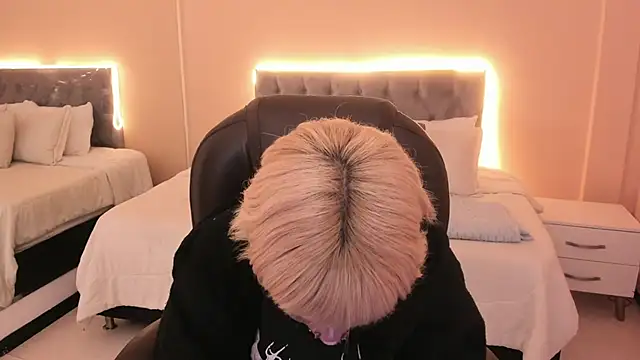 Bela Craxkerr online show from April 6, 12:39 pm