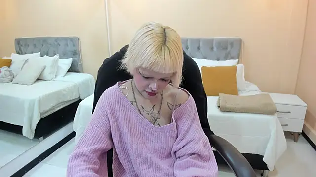 Bela Craxkerr online show from April 5, 1:10 pm