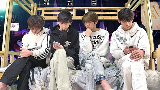 xiaohuangren01 online show from March 13, 5:53 am