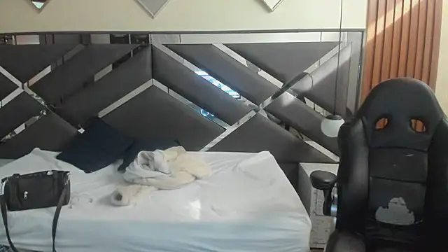 Ambarross  online show from March 21, 12:43 pm