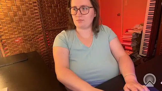lucycomestrue online show from June 8, 5:57 pm