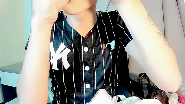 Miss-Saraii online show from April 7, 4:09 pm