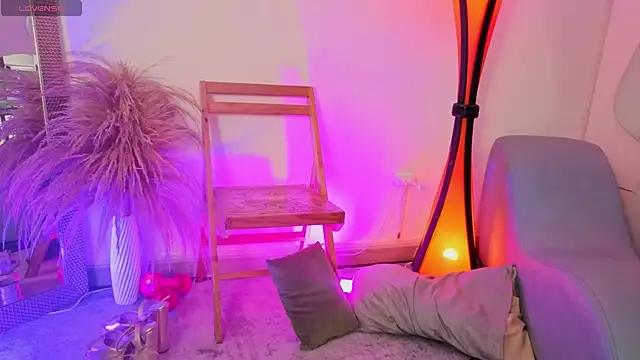 fransheskarossi online show from April 18, 7:58 pm