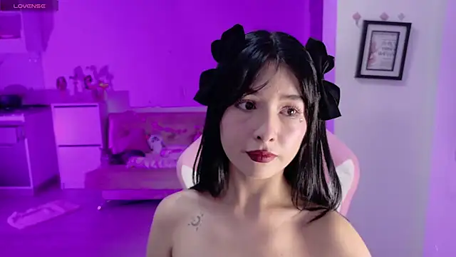 Blush Marie online show from April 4, 2:10 am