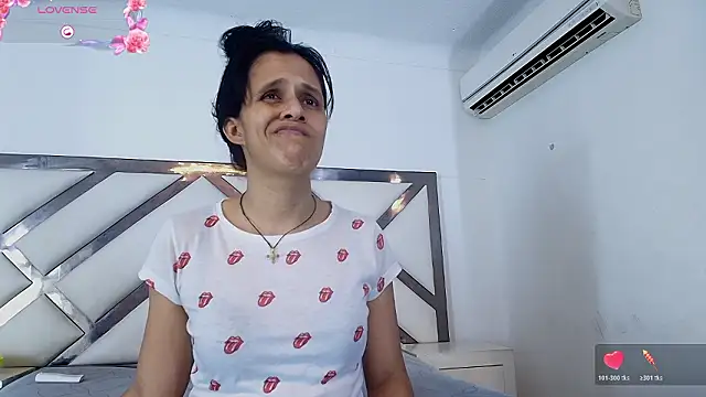 mitzukywinteer online show from March 4, 9:32 pm