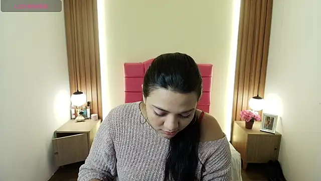 IvonneRoss  online show from April 6, 11:55 am