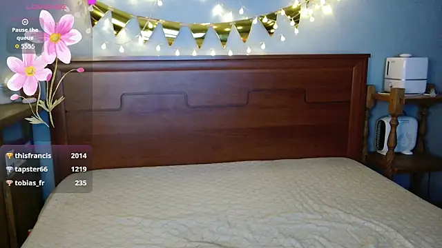 Daisy Lovely online show from April 9, 6:16 am