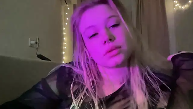 Lulu Di online show from April 2, 7:55 pm