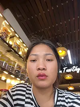 Lyn-be99 online show from April 21, 8:21 am