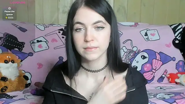 reze daisies online show from April 15, 9:21 am