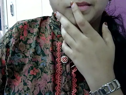 Cute Aliyaa online show from April 1, 1:52 pm