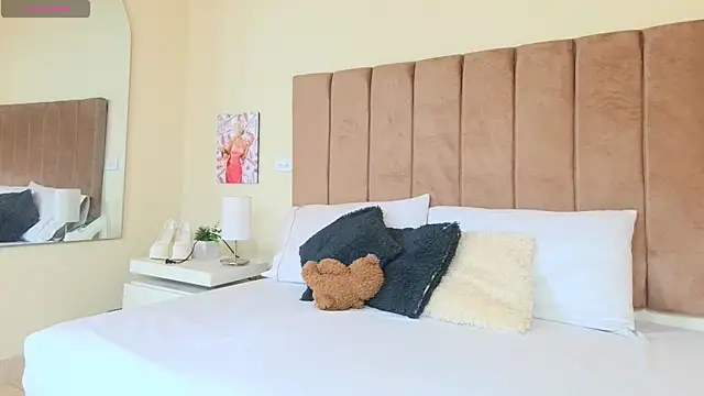 LANA LARSEN online show from April 1, 1:41 pm