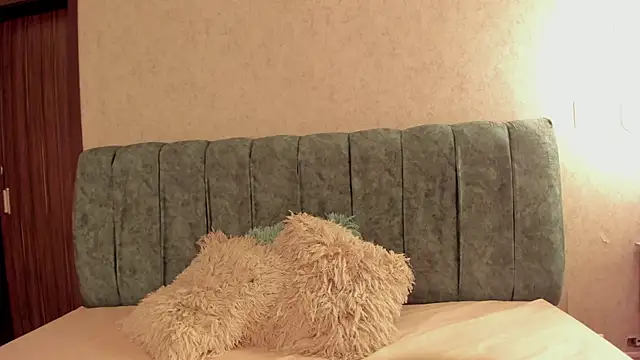 Aleera Walton online show from March 18, 7:19 pm