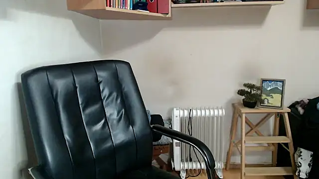 katemodel online show from May 22, 8:56 am