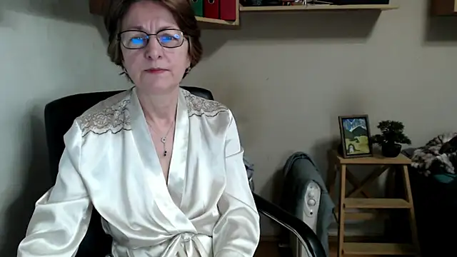 katemodel online show from March 14, 8:37 am