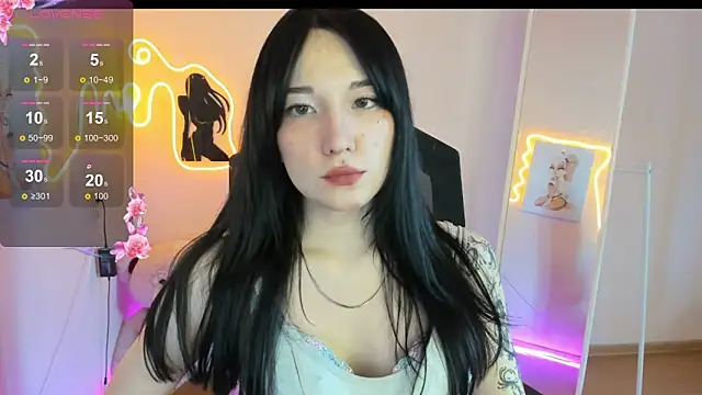 AliceeinWonderlanddd online show from March 23, 10:10 am