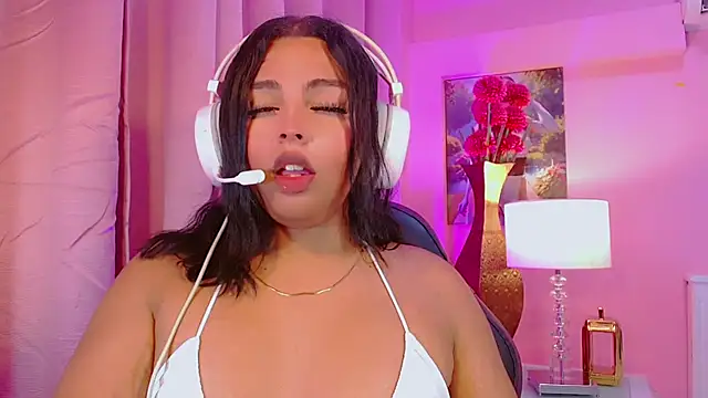 Maia Hotts online show from April 12, 8:44 pm