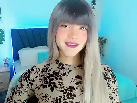 ZoeSchmmit online show from July 29, 5:02 pm