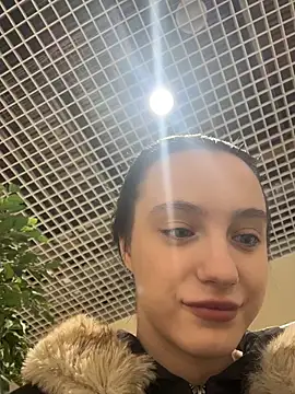 MiaTee online show from March 3, 7:25 am