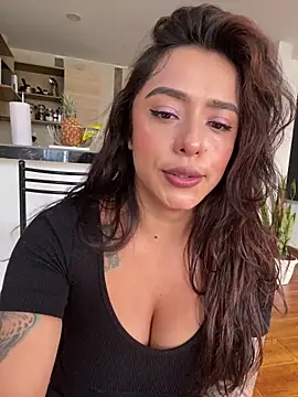 foxxy lover online show from April 16, 5:45 pm