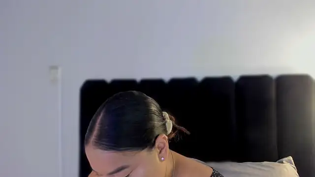 Amaranoir- online show from April 9, 3:53 am