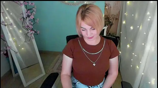 CuttieEmma online show from June 16, 1:12 pm