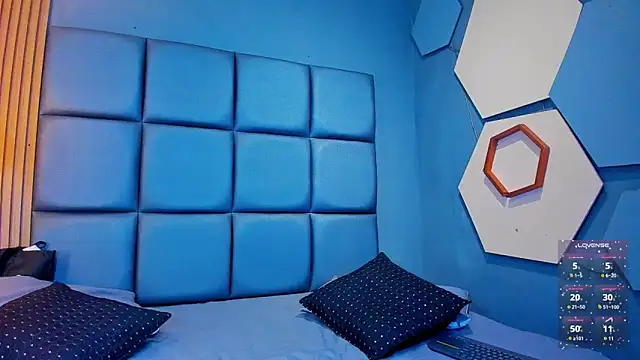 CORAL FOX online show from April 2, 5:38 am