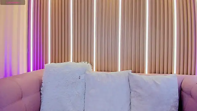 Luna Millers online show from July 17, 4:39 am