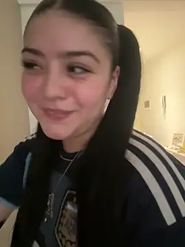 lolaaculaa online show from February 20, 9:15 pm