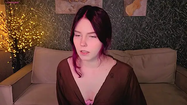 Julia Anis online show from April 7, 1:07 am