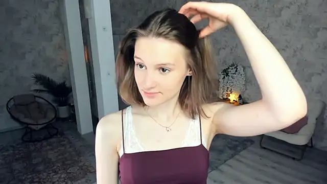 LianneBynon online show from April 11, 8:51 am