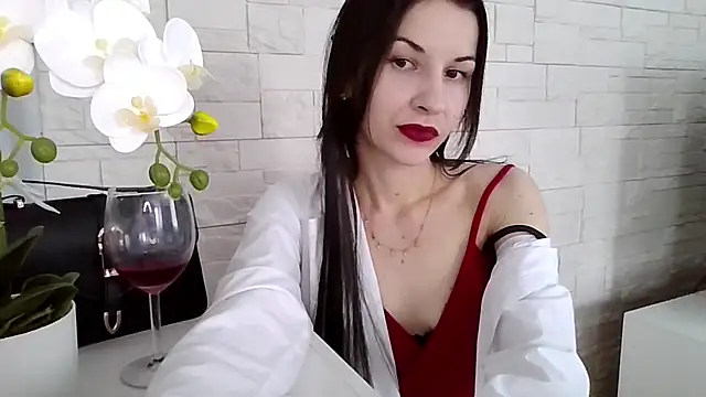 JuliaLovely online show from April 7, 1:46 pm