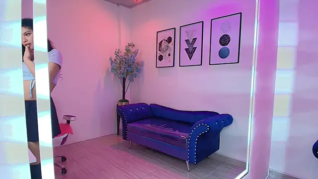 Maddie T18 online show from March 31, 12:05 pm