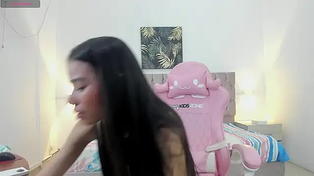 thaliaa smith1 online show from April 1, 8:39 pm