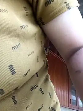 hot-luna- online show from April 11, 7:45 am